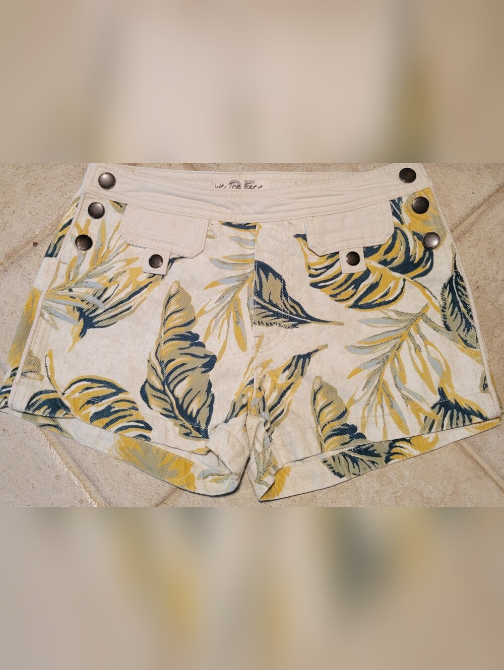 We The Free Y2K Tropical Palm Leaf Side Snap Low Rise Denim Shorts Womens 25